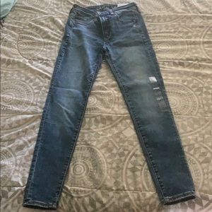 American Eagle light wash, high rise jegging